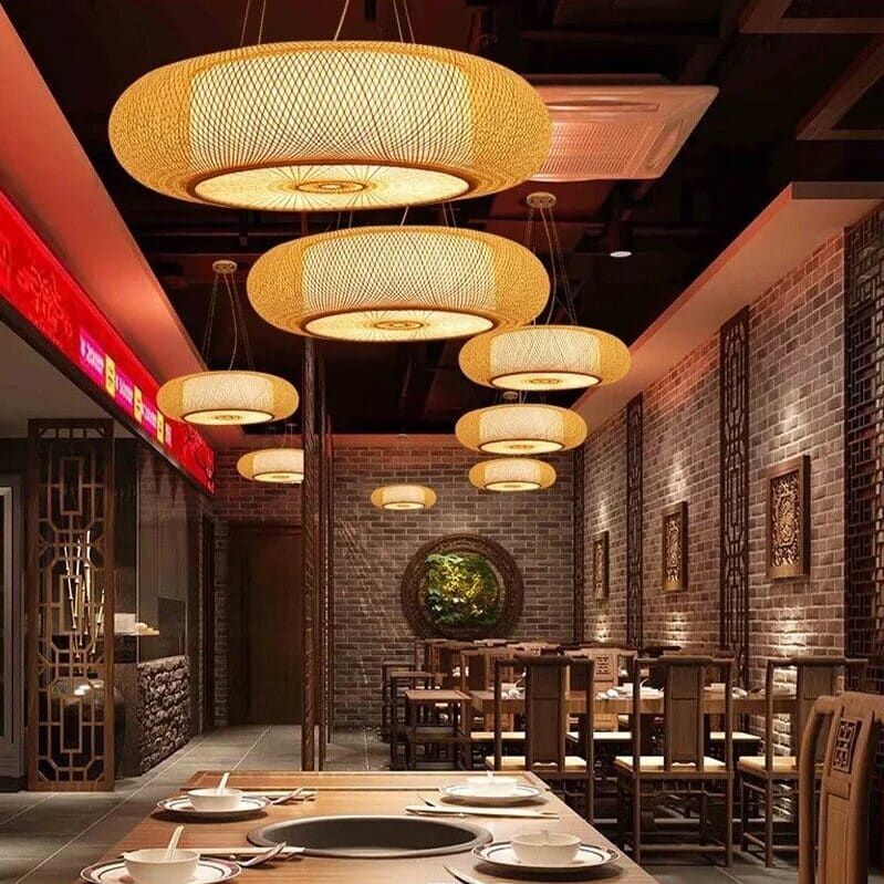 Suspension artisanale en bambou d'inspiration orientale