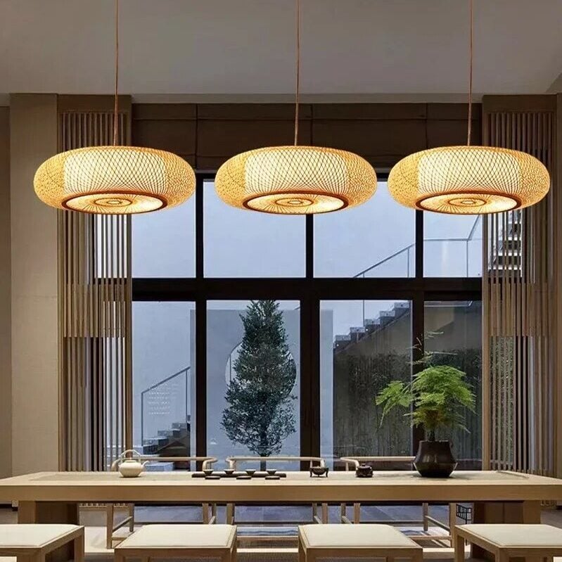 Suspension artisanale en bambou d'inspiration orientale