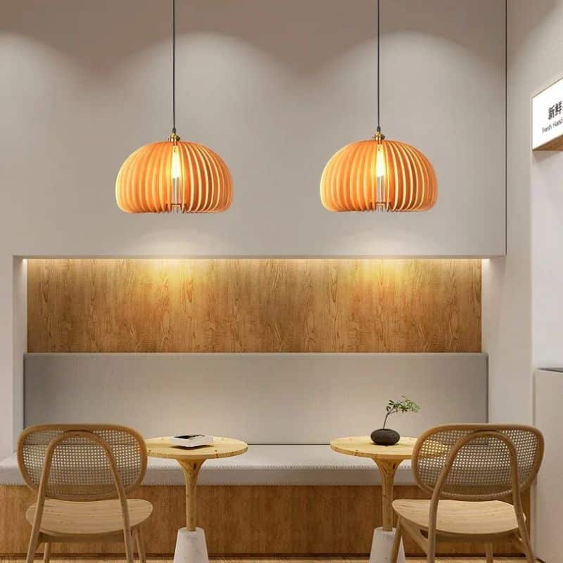 Suspension artisanale japonaise aux courbes naturelles