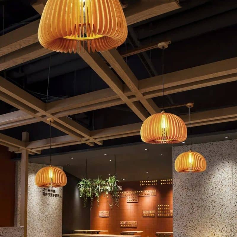 Suspension artisanale japonaise aux courbes naturelles