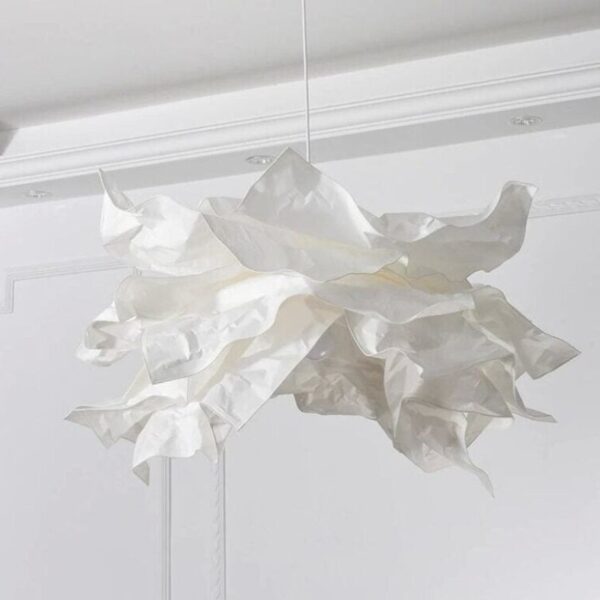 Suspension contemporaine aux courbes nuageuses