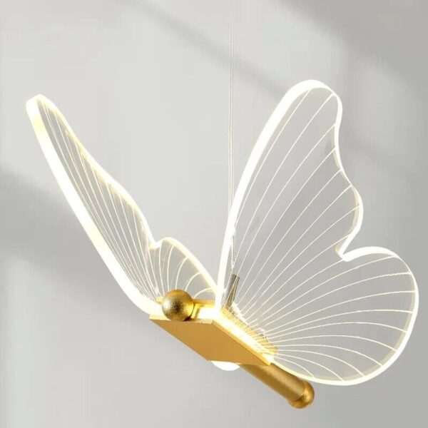Suspension luminaire aux ailes sculptées