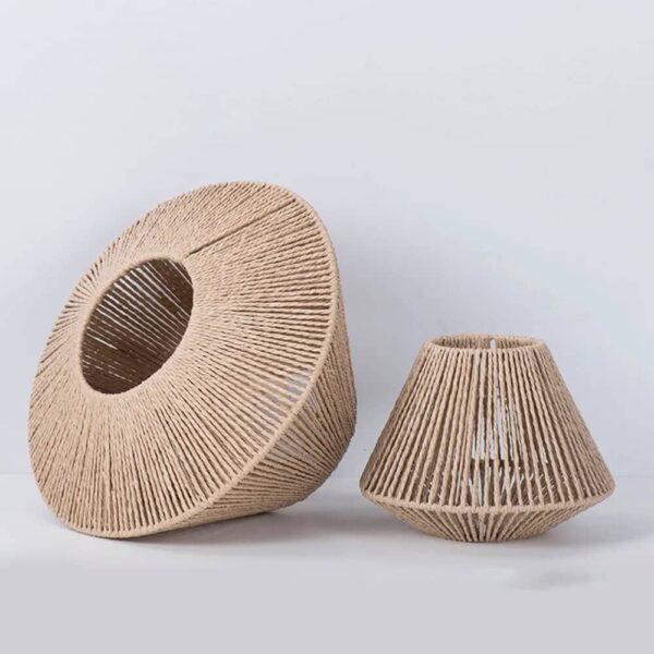 Leuchtende Hängeleuchte aus handgefertigtem Rattan