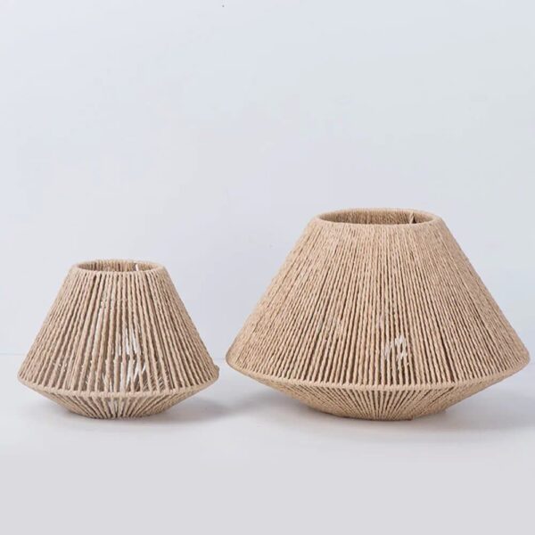 Suspension lumineuse en rotin artisanal