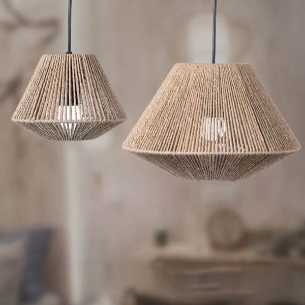 Suspension lumineuse en rotin artisanal