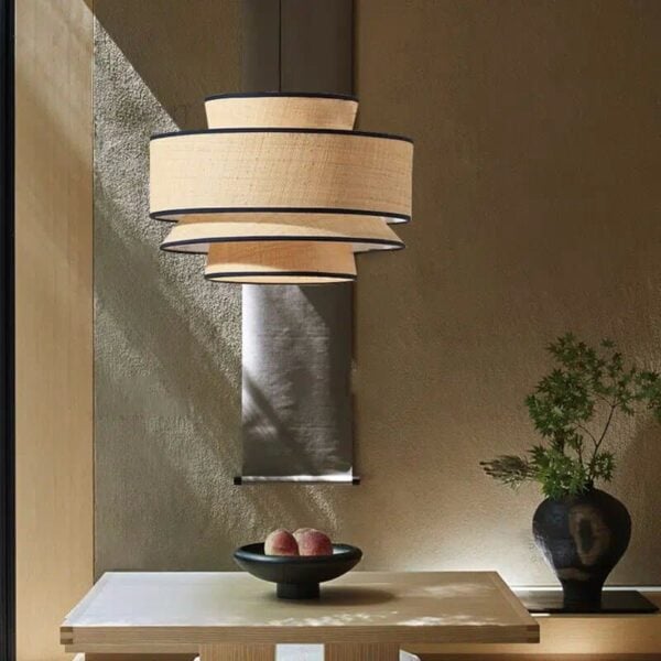 Suspension textile contemporaine d'inspiration asiatique