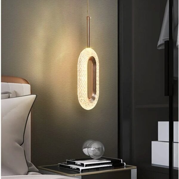 Suspension contemporaine aux reflets cristallins