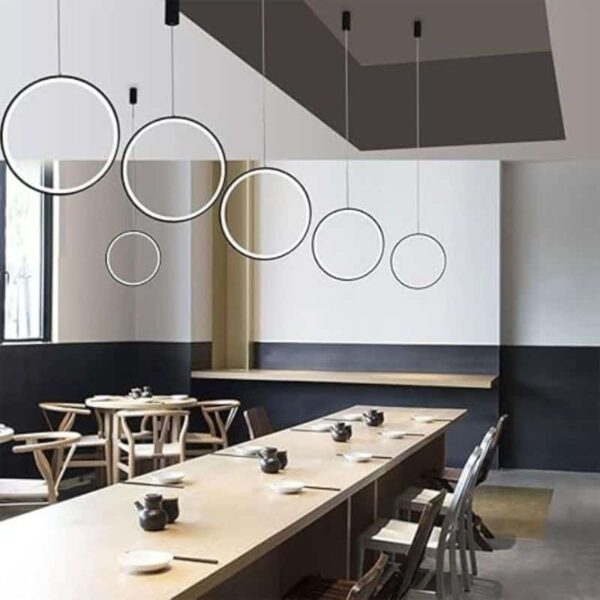 Suspension annulaire contemporaine en finition noir mat