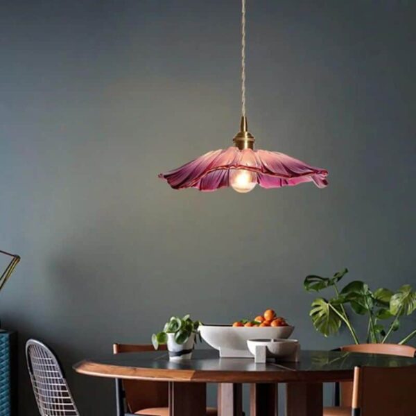 Suspension florale en verre violet et cuivre doré
