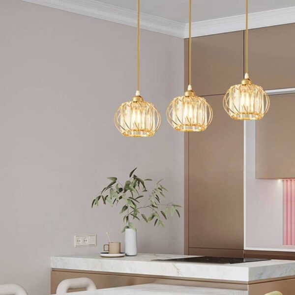 Suspension luminaire sphérique en métal aux reflets dorés