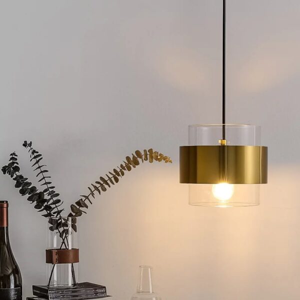 Suspension lumineuse cylindrique en verre et finition cuivrée