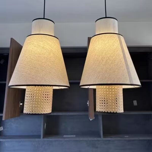 Nordische Pendelleuchte aus natürlichem Rattan mit Stoffallianz