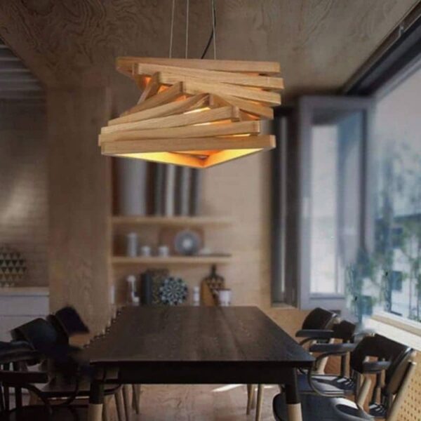 Suspension triangulaire LED en bois naturel