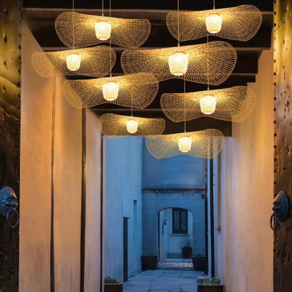 Suspension artisanale en bambou d'inspiration orientale