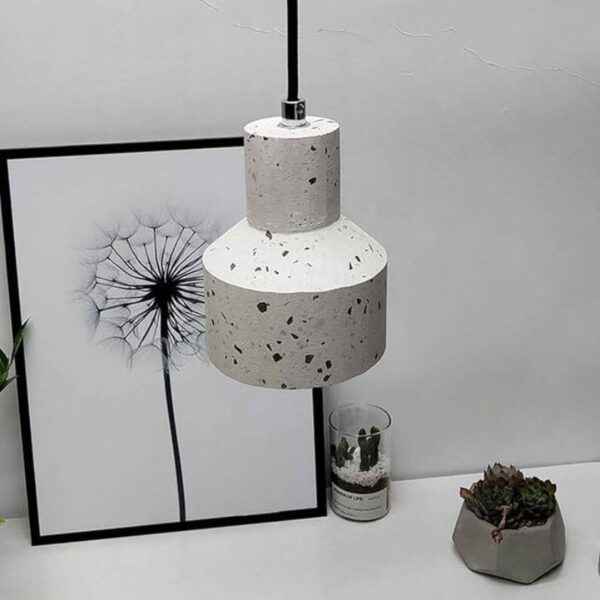 Suspension artisanale en terrazzo aux lignes épurées