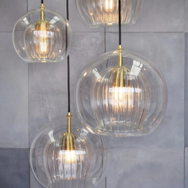 Suspension contemporaine avec globe en verre cristallin