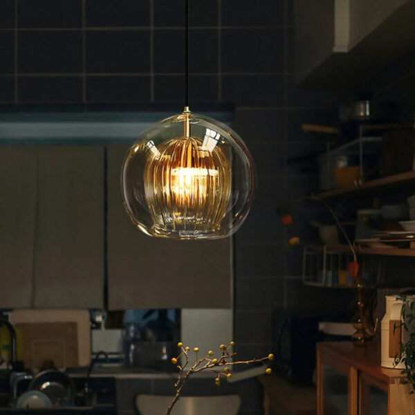 Suspension contemporaine avec globe en verre cristallin