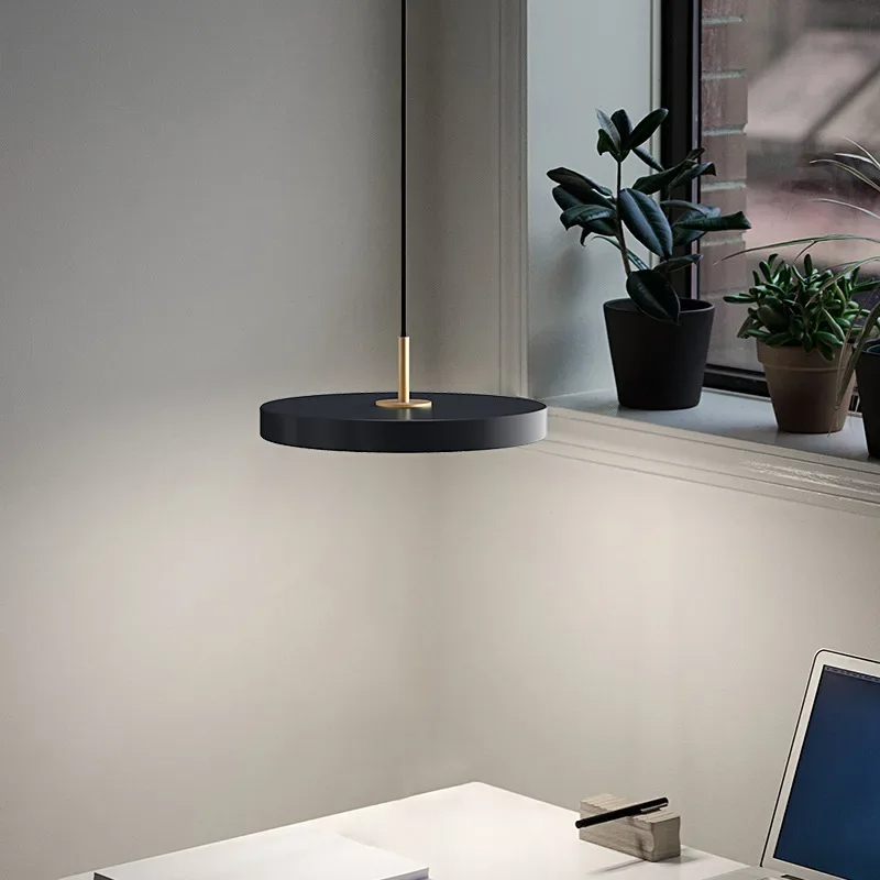 Suspension contemporaine en aluminium brossé
