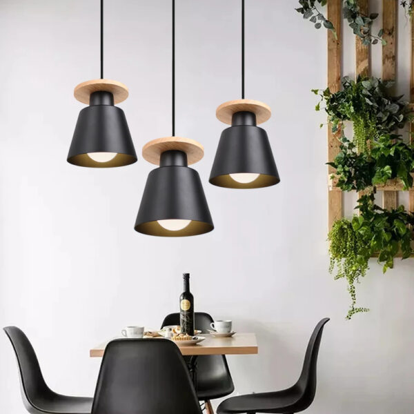 Moderne Pendelleuchte aus Metall mit raffiniertem Design in Schwarz