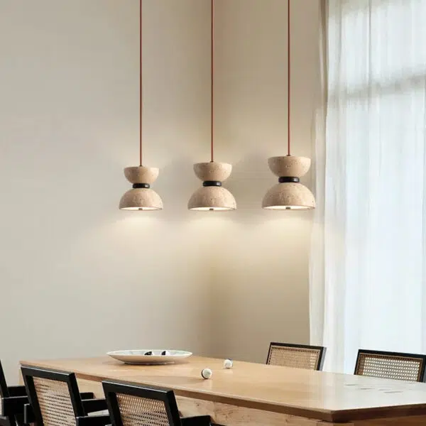 Suspension contemporaine en pierre naturelle raffinée