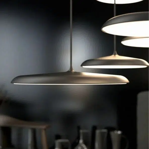 Suspension contemporaine nordique alliant élégance et design