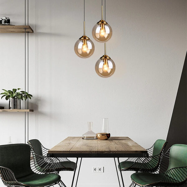 Moderne Pendelleuchte aus mundgeblasenem Glas