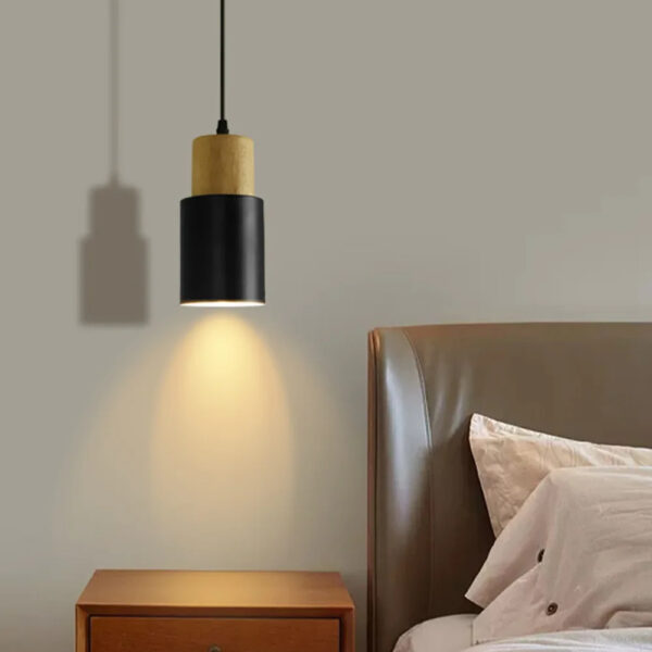 Schlichte Pendelleuchte aus Metall, nordisch inspiriert