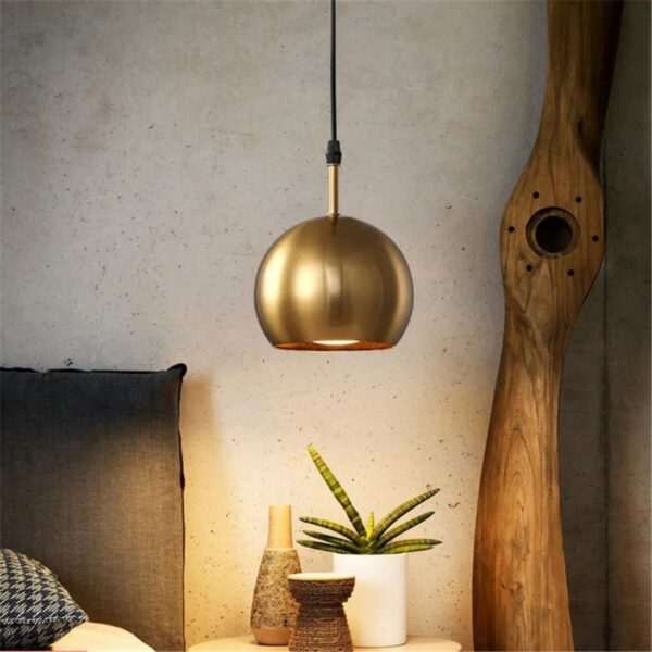 Suspension luminaire sphérique en métal précieux