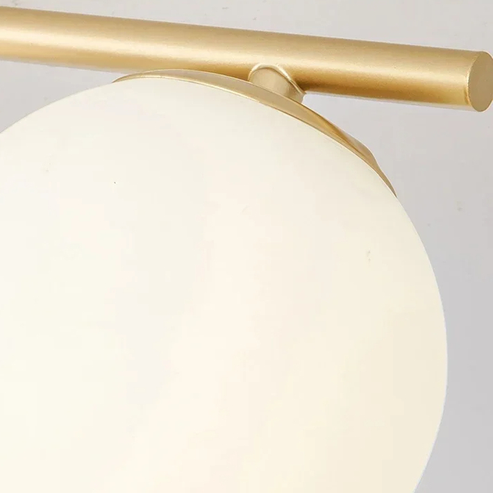 Suspension lumineuse LED avec trio de globes en verre et finition dorée