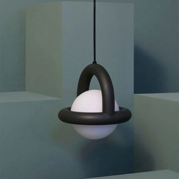 Suspension nordique circulaire en noir mat pour intérieur contemporain