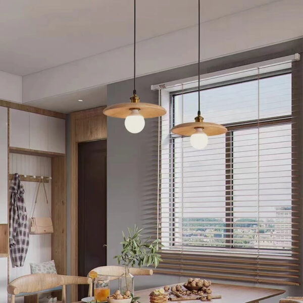 Scandinavische hanglamp in natuurlijk hout