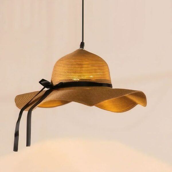 Suspension luminaire en rotin naturel au design chapeau vintage