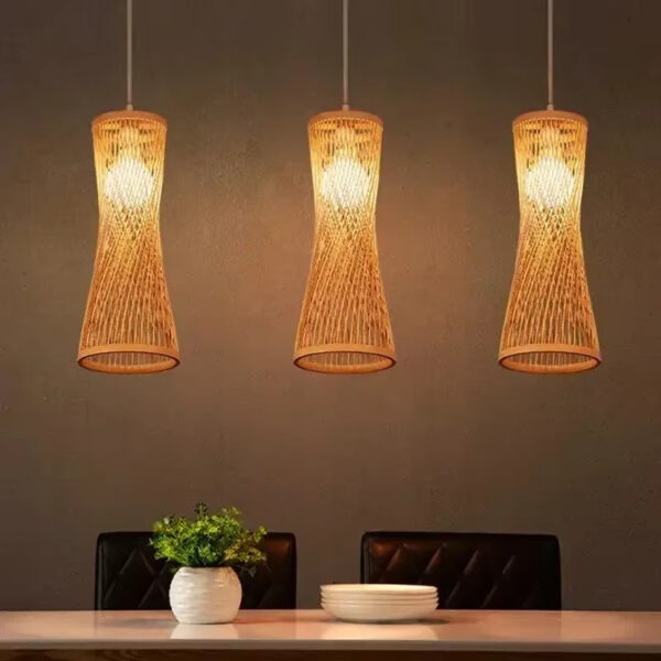 Suspension artisanale en bambou d'inspiration orientale
