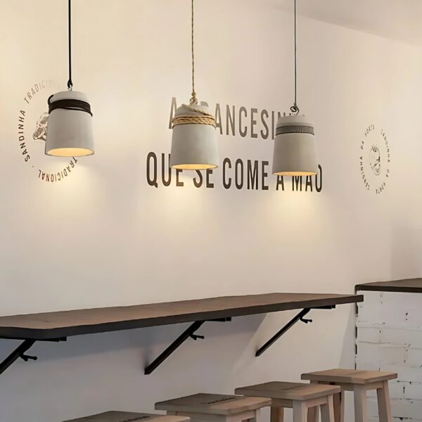 Suspension Contemporaine en Ciment à l'Élégance Épurée