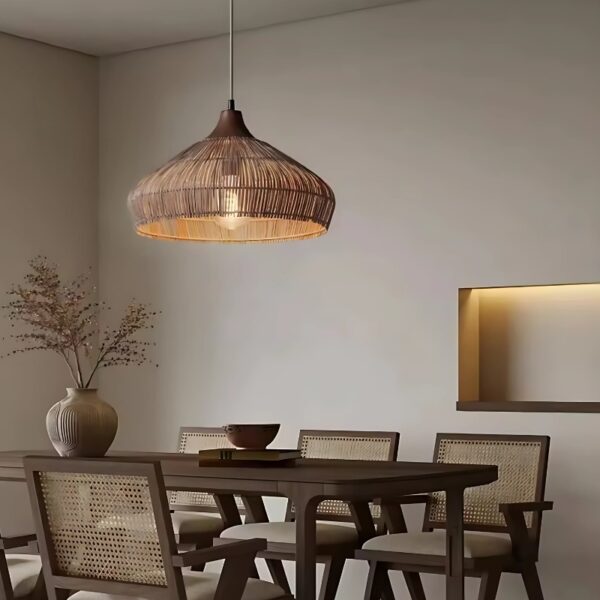 Suspension luminaire artisanale en rotin d'inspiration orientale