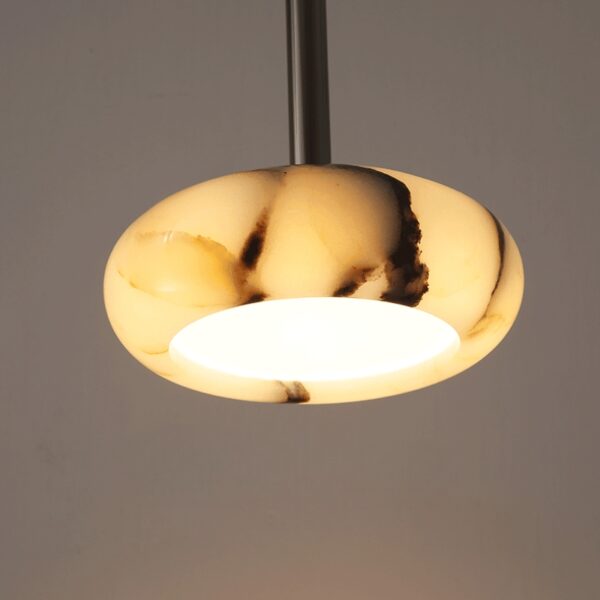 Suspension lumineuse en pierre naturelle au design nordique