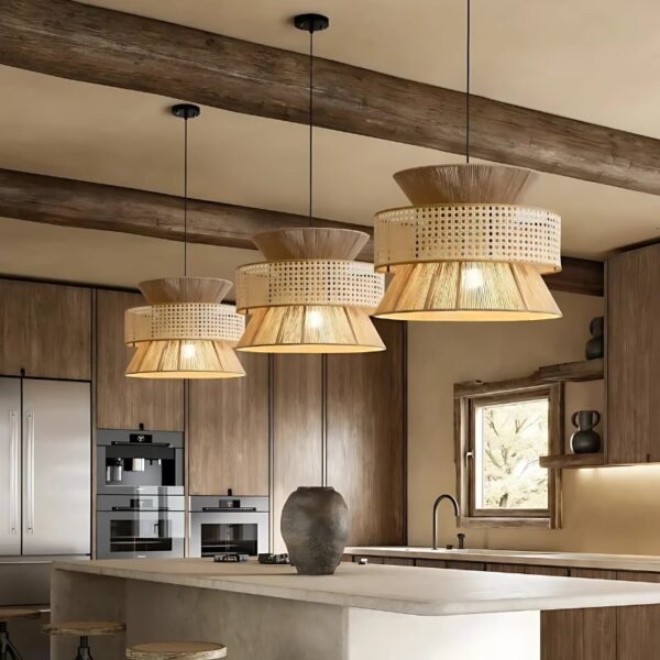Suspension Artisanale en Rotin d'Inspiration Contemporaine